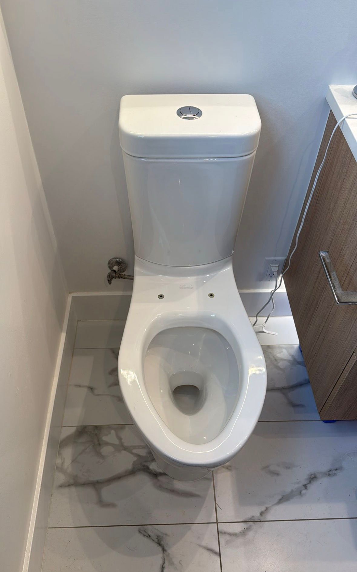 Modern toilet installation by HYDROPRO